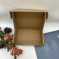 Boîtes d'expédition en carton ondulé 12x12x6 écologiques avec logo personnalisable UV Advantage pour l'emballage de chaussures et de vêtements