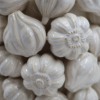 Vase en céramique fait main en forme d'ail pour la décoration intérieure et la conception d'hôtels, vase en céramique sur mesure