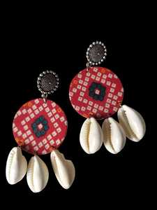 Boucles d'oreilles rondes modernes faites à la main en tissu ethnique avec pièces de monnaie Danglers légers artisanat en métal nouvellement arrivé à vendre - Product Image 6