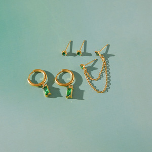 ต่างหูรูปใบโคลเวอร์สี่แฉกประดับเพทายสีเขียว ต่างหูแบบห่วงสแตนเลส ดีไซน์เรขาคณิต ตกแต่งแบบกรงเล็บ เครื่องประดับแฟชั่น - Product Image 3