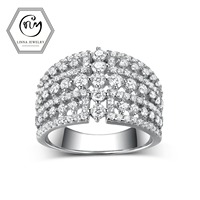 LINNA 1,37 CTW Luxus Breitband Pavé Brillantschliff Moissanit Verlobungsring 925 Sterling Silber Platinbeschichtet 5,4g GRA
