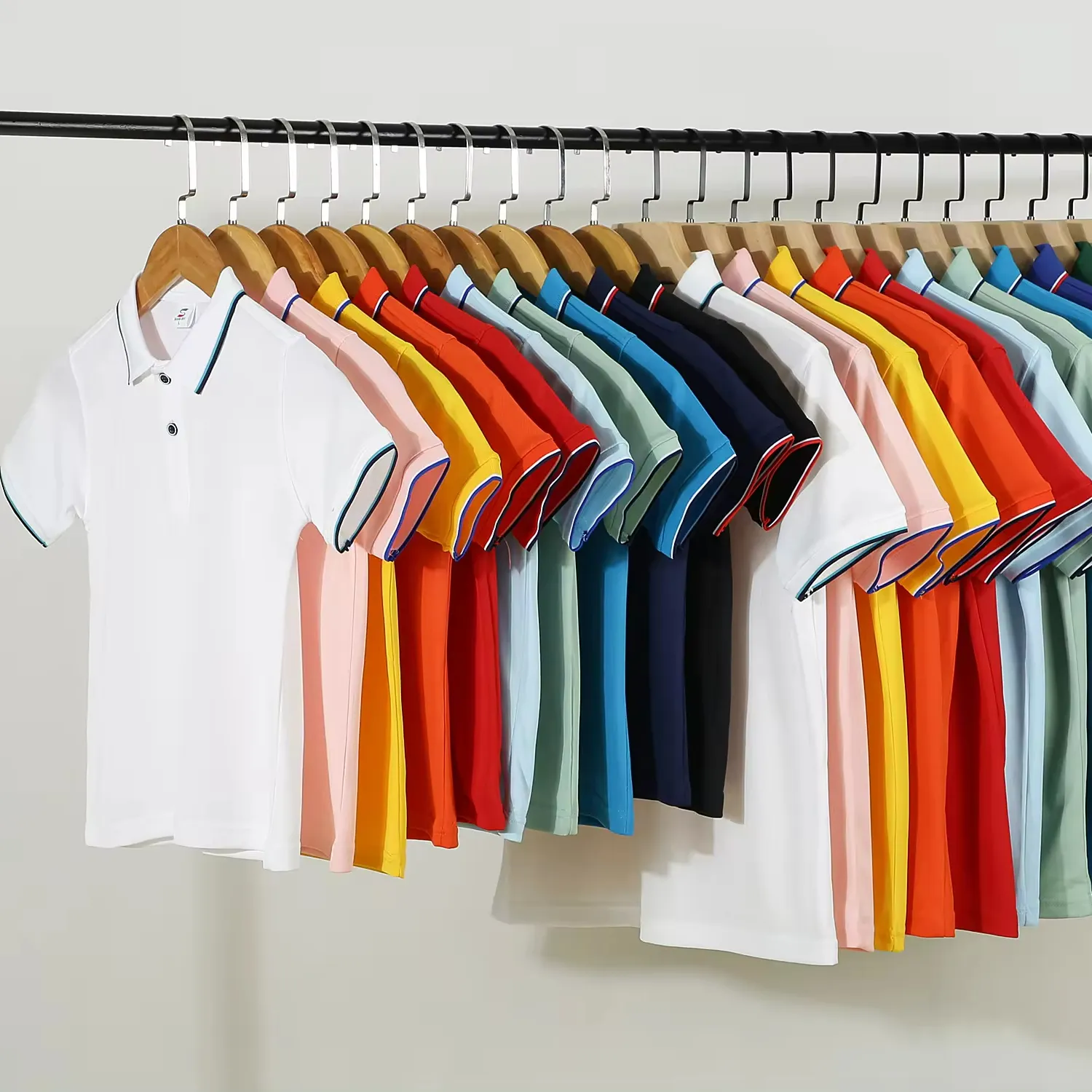 T-shirt polo à manches courtes en polyester de marque Logo de broderie personnalisé uni pour les hommes T-shirt vierge Polo Shirt