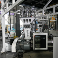 Machine de coextrusion de film soufflé à trois couches ABC avec anneau d'air automatique et testeur d'épaisseur en ligne