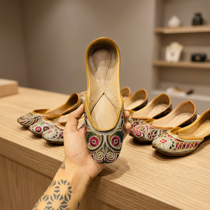 Chaussures brodées imperméables à prix abordable pour femmes, en cuir véritable, écologiques, à semelle plate, élégantes et tendance - Product Image 1