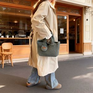 Sac à main tissé de style coréen pour femme, nouvelle collection printemps, sac de poignet polyvalent, sac fourre-tout en laine tricotée avec boucle magnétique, usage quotidien Tanjing - Product Image 3