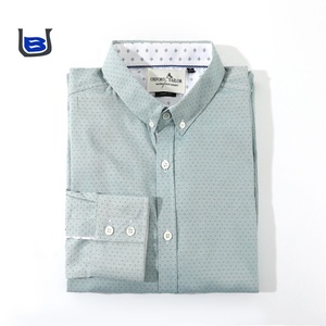 Venta al por mayor OEM <span class=keywords><strong>Caballero</strong></span> patrón de lunares Vestido de <span class=keywords><strong>manga</strong></span> larga para hombre personalizado botón Arriba <span class=keywords><strong>camisa</strong></span> impresión Dobby <span class=keywords><strong>camisa</strong></span> - Product Image 1
