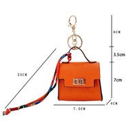 Pendentif Sac Mini Maison Tendance Très Vendu, Pendentif Sac Écouteurs Rouge à Lèvres, Porte-clés Voiture, Cadeau Femme, Vente en Gros