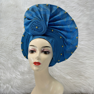 Foulard ethnique <span class=keywords><strong>Aso</strong></span> Oke fabriqué en Nigéria avec de grandes perles et pierres décoratives pour femmes - Product Image 6