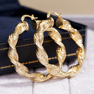 Boucles d'oreilles créoles en or E4438 pour femmes, bijoux classiques pour tous les jours, boucles d'oreilles fines plaquées or 18 carats - Product Image 5