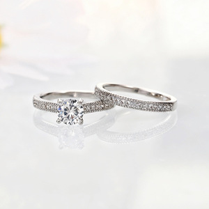 Set di Anelli di Lusso con Design a Quattro Punte Rotonde, Elegante Gioiello per Proposta di Matrimonio e Uso Quotidiano Femminile - Product Image 6