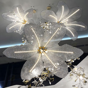 Lustre moderne personnalisé en cristal et céramique en forme de feuille et de fleur pour décoration de plafond d'escalier, événements, mariages et restaurants - Product Image 3