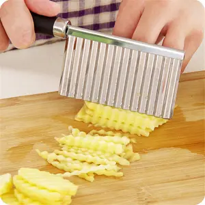 Phổ biến nhà bếp thép không gỉ khoai tây Slicer cầm tay pháp Fry Cutter Crinkle Cutter với hình dạng sóng dao khoai tây Slicer