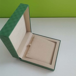 Boîte de rangement pour montres en cuir vert carré de luxe haut de gamme personnalisable avec plateau intérieur, en vente comme cadeau spécial, étui à montres - Product Image 2