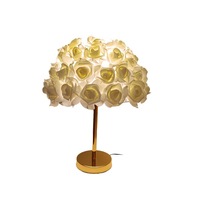 Lampe de table à pétales de rose blanche, base dorée, LED, lumière chaude, pour chambre à coucher, chevet, salon, décoration romantique, abat-jour floral, cadeau lumineux