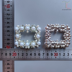 Boucle de chaussure en strass et perles très brillante pour bottines - Product Image 5