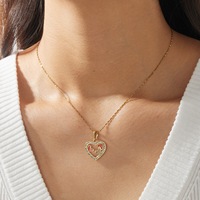 Nouveau collier fin et élégant avec pendentif cœur ajouré coloré, incrusté de zircon, en acier inoxydable pour femme TGXL14818