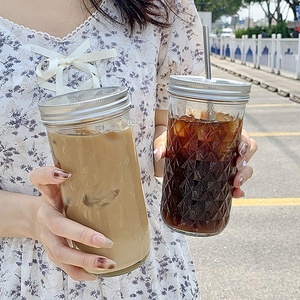 Venta al por Mayor de Frascos de Vidrio <span class=keywords><strong>Mason</strong></span> con Relieve, con Tapa y Pajita, Logotipo Personalizado, Frascos Redondos de Vidrio Borosilicato para Agua - Product Image 2