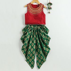 Ensemble ethnique pour filles Twisha : haut brodé et pantalon dhoti imprimé rouge et vert pour les festivals (6 mois - 14 ans) - Product Image 1