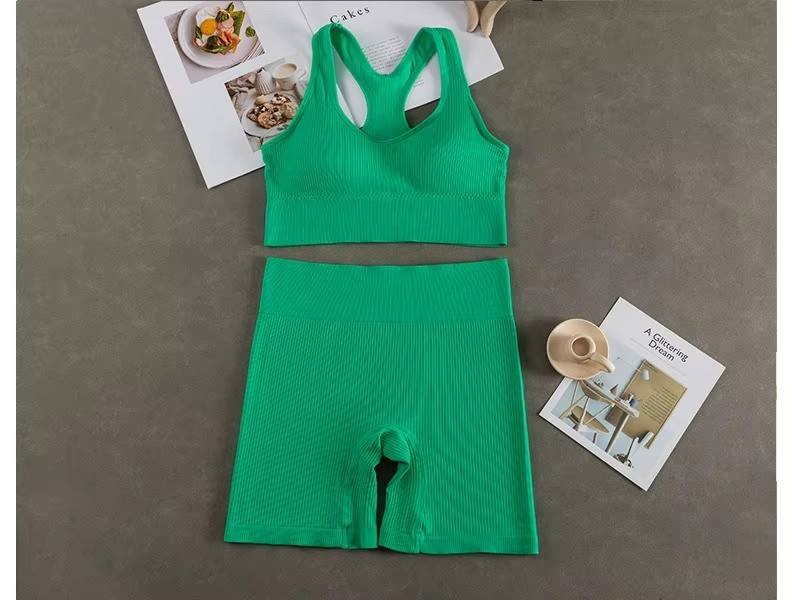 สีเขียว