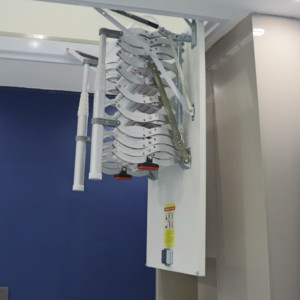 Escalera Telescópica Manual Plegable de Aleación para Ático, Modelo Henzs E-TM-01, Moderna, Portátil, Soporta 300 kg, 10 Peldaños - Product Image 2