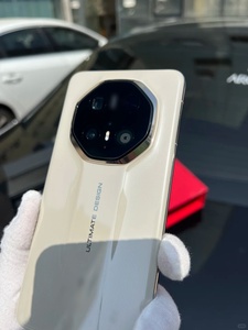 HW Mate 70 RS Ultimate Design - Corpo in Ceramica e Telaio in Titanio, Display LTPO OLED da 6.9'', 5700mAh, Satellitare, Versione Globale - Product Image 5