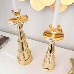 Bougeoir en aluminium doré avec verre votif pour la décoration de Noël et la décoration intérieure Best-seller - Product Image 5