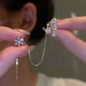 Clip de Oreja Unisex Color Plata Chapado en Oro, Exquisito y Dulce con Cristal Brillante, Clip de Oreja con Forma de Mariposa, Joyería para Bodas - Product Image 3