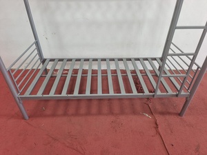 Lits métalliques robustes à deux niveaux pour ouvriers, étudiants et écoles - Product Image 5