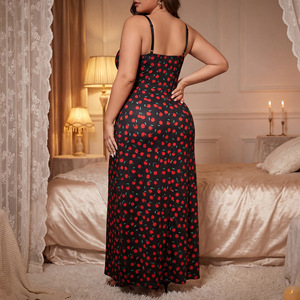 Camisón largo de encaje con estampado de cerezas, cuello en V, fruncido y abertura alta, talla grande - Product Image 2