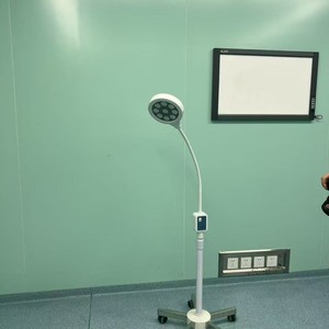 Lámpara Quirúrgica Móvil Sin Sombra, Luz Fría LED de 30W para Quirófanos, Hospitales, Cirugía Estética, Odontología, Uso Veterinario - Product Image 3