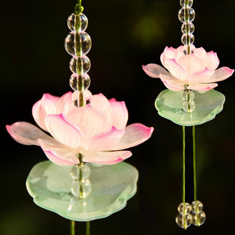 Pink lotus swaying: a mobile phone chain