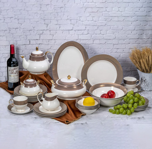 Juego de cena blanco de estilo inglés occidental, 61 Uds., <span class=keywords><strong>vajilla</strong></span> de cerámica de porcelana, <span class=keywords><strong>vajilla</strong></span> de porcelana de hueso nuevo, juegos de <span class=keywords><strong>vajilla</strong></span> con borde dorado de Metal - Product Image 5