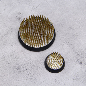 Kenzan Rotondo per Ikebana in Acciaio Inox/Ottone con Guarnizione in Gomma per Composizioni Floreali Giapponesi - Product Image 4