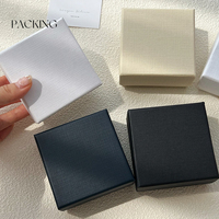 Boîte à bijoux en carton de luxe avec doublure en éponge, emballage personnalisé avec logo pour bagues, colliers, montres