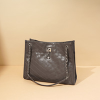 Sac à bandoulière matelassé en cuir véritable ODM OEM 2026 pour femme, sac hobo de mode de niche, sac à bandoulière grande capacité
