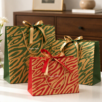 Sac cadeau vert et rouge à motif vague, sac en papier de boulangerie, motif ondulé, poignée en corde, aspect kraft, pour fêtes, logo personnalisé, vente en gros
