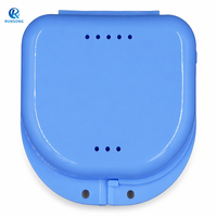 Boîte de rangement orthodontique personnalisée en plastique avec logo du fabricant OEM, étui coloré pour appareil de rétention