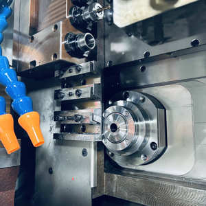 Centro de Torneado CNC de Doble Husillo de Alta Precisión HANSUN de 26 mm, Torno de Alta Seguridad de 6 Ejes para Metal, Tipo Suizo con Control Fanuc10 - Product Image 2