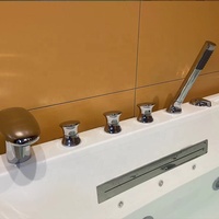 Baignoire double moderne en acrylique avec système de jets d'air et de remous, baignoire autoportante pour usage hôtelier, design écologique