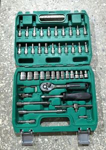 Kit d'outils de réparation automobile 46 pièces de haute qualité avec mallette rigide, idéal pour la maison et les véhicules, comprenant clés et douilles - Product Image 2