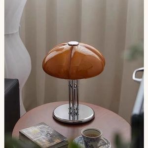 Lámpara de mesita de noche Retro Premium XZM con diseño de seta, calabaza de Metal, <span class=keywords><strong>estilo</strong></span> <span class=keywords><strong>Bauhaus</strong></span> de Corea del Sur para decoración del hogar y dormitorio - Product Image 4