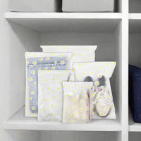 Sacs refermables à glissière givrés en PE imprimés par gravure avec logo personnalisé pour marque de vêtements, pour l'emballage de chaussettes et de chaussures, résistants à l'humidité
