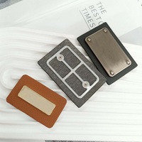 Étiquettes de vêtements en cuir noir écologiques personnalisées avec logo personnalisé et patchs en métal embossés