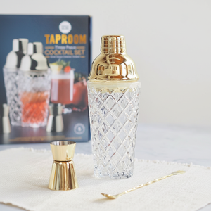 Shaker à cocktail en verre cadeau de mariage avec forme élégante et haut moderne adapté aux jeunes mariés ou aux couples qui divertissent - Product Image 1