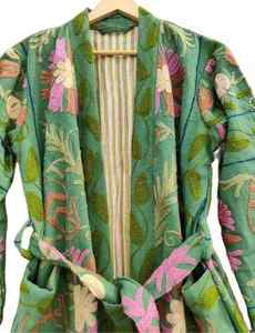 Bata estilo kimono japonés hecha a mano, con estampado Suzani multicolor, reversible, para invierno, con cinturón, para dormir o spa. - Product Image 4