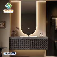 Meuble-lavabo mural moderne en bois massif OEM avec miroir LED argenté et robinet en cuivre pour salle de bain, entrepôt et bar domestique