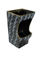 Lavabo moderne à deux robinets, station d'abution Wala pour le rituel de Wudu des musulmans, dispositif islamique pour la salle de bain et les rituels de prière