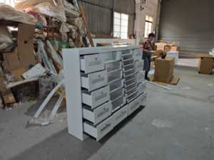 طاولة تقني الأظافر بتصميم عصري مع العديد من الأدراج، أثاث خشبي لصالونات الأظافر وورش العمل مع ضمان لمدة 8 سنوات - Product Image 3