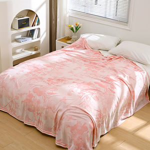 Jeté de lit floral à bordure large élégant Ultra-doux et doux pour les enfants, les adultes, utilisation toute saison - Product Image 1