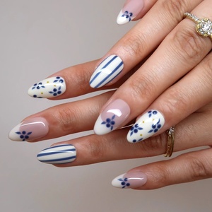 <span class=keywords><strong>Uñas</strong></span> postizas acrílicas <span class=keywords><strong>con</strong></span> diseño floral azul francés, estilo pastoral fresco, pintadas a mano <span class=keywords><strong>con</strong></span> pequeñas <span class=keywords><strong>flores</strong></span> en crema nude, <span class=keywords><strong>uñas</strong></span> almendradas, delicadas y <span class=keywords><strong>sencillas</strong></span>. - Product Image 5